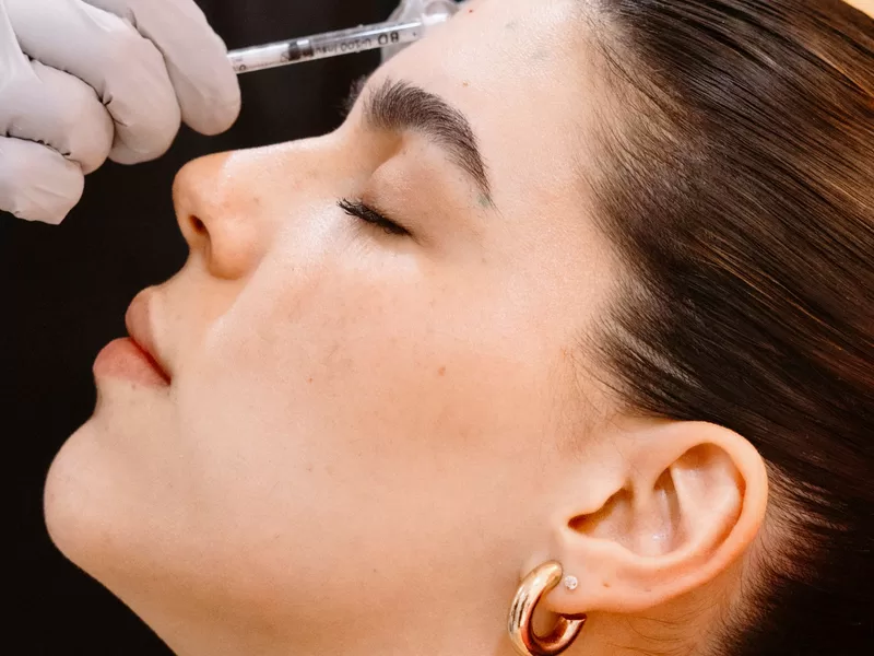 Procedimento estético facial com foco em rejuvenescimento